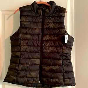 NWT Old Navy Camouflage Puffer Vest